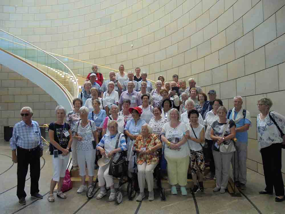Gütersloh, auf Einladung des Seniorenbeirates und der AWO genossen die Gütersloher Senioren die Fahrt in den Landtag