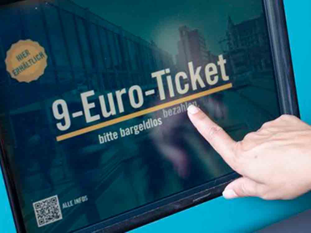 ARD Deutschland Trend, Mehrheit würde Verlängerung von 9 Euro Ticket und Tankrabatt befürworten