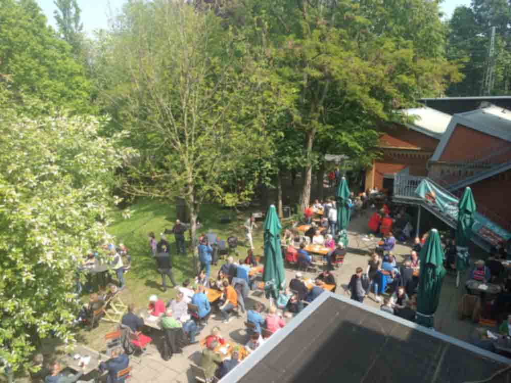 Gütersloh, Biergarten im Grünen, Weberei feiert traditionelles Terrassenfest zum Beginn der Outdoor Saison, 1. Mai 2023