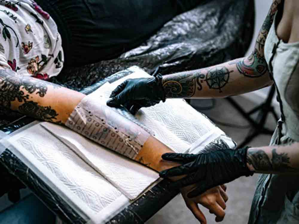 Tattoo Pflegetipps vom Profi, individuelle Pflegeanleitung ganz einfach online erstellen, Tattoo Med launchen neues Tattoo Online Tool