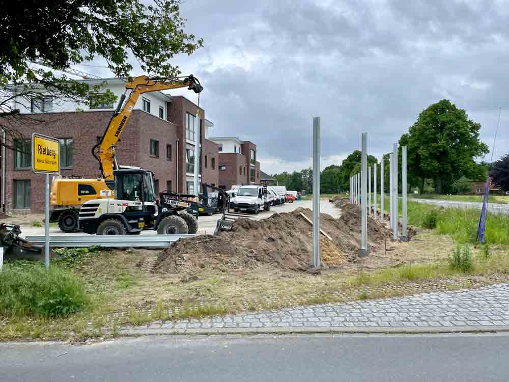 Rietberg, neue Lärmschutzwand entsteht, Abgrenzung der Wohnsiedlung »In den Emswiesen«