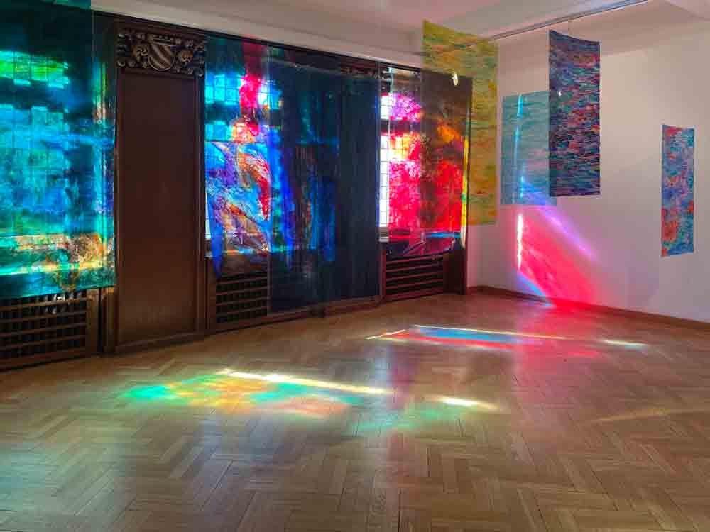 Stadtmuseum Beckum, die Ausstellung »Farb Kontinuum – Malerei im Raum, auf Papier und Leinwand« der Künstlerin Ines Hock neigt sich dem Ende entgegen
