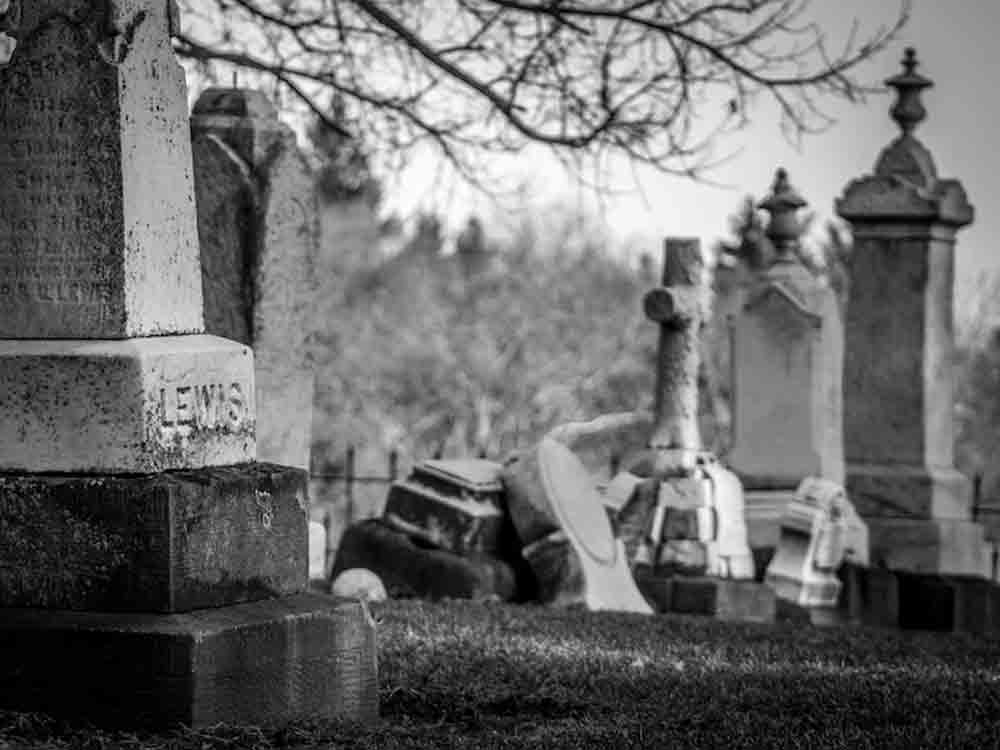 Die letzte Wohnstatt, Friedhofsführungen in Gütersloh, bis Oktober jeden 3. Mittwoch im Monat