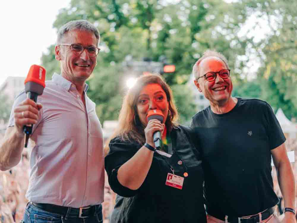 Begeisterte Musikfans beim SWR 3 Rheinland Pfalz Open Air in Mainz