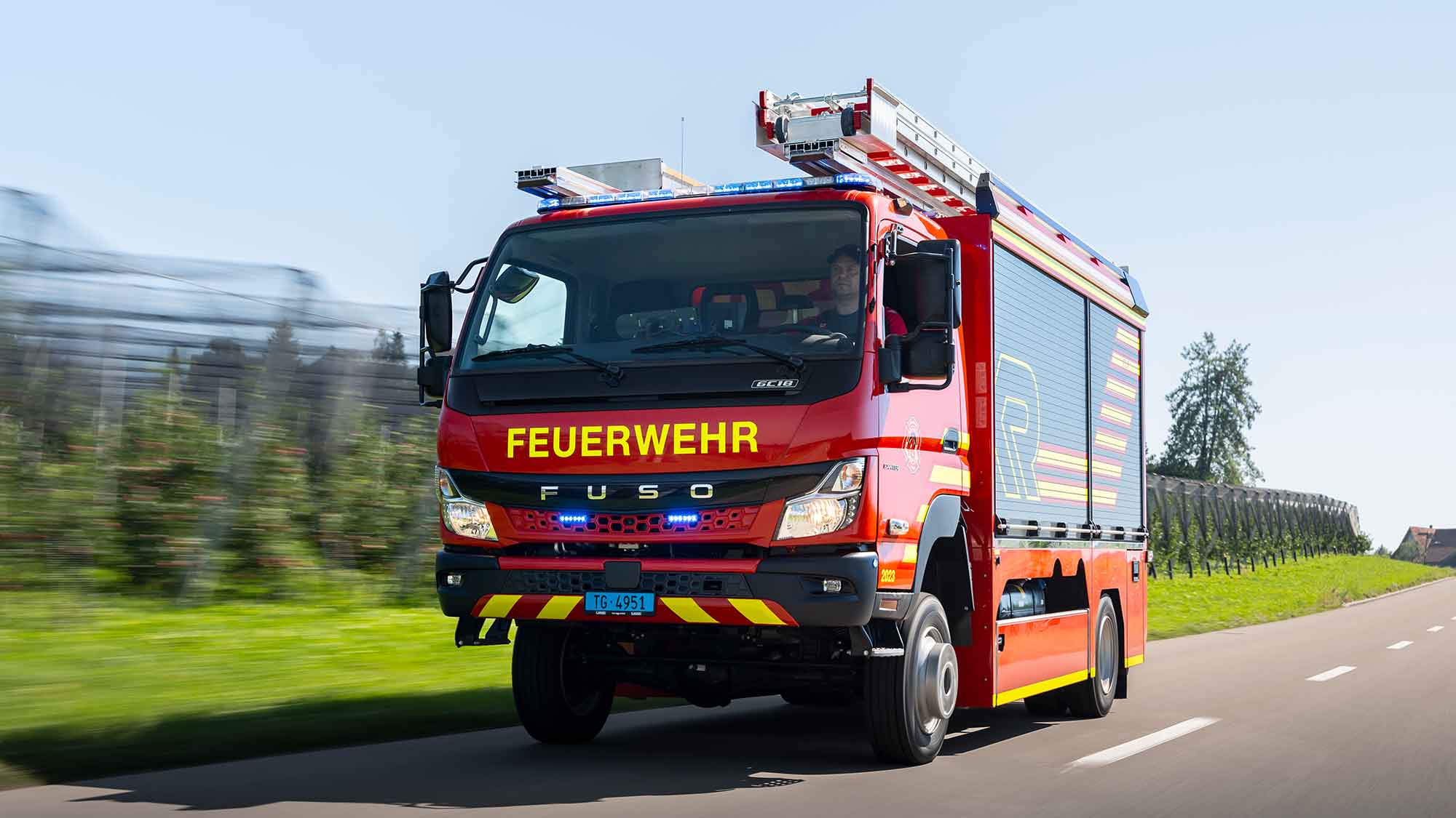Daimler Truck: Retten, Löschen, Bergen, Schützen – FUSO Canter 4 x 4 im Einsatz bei der Schweizer Feuerwehr